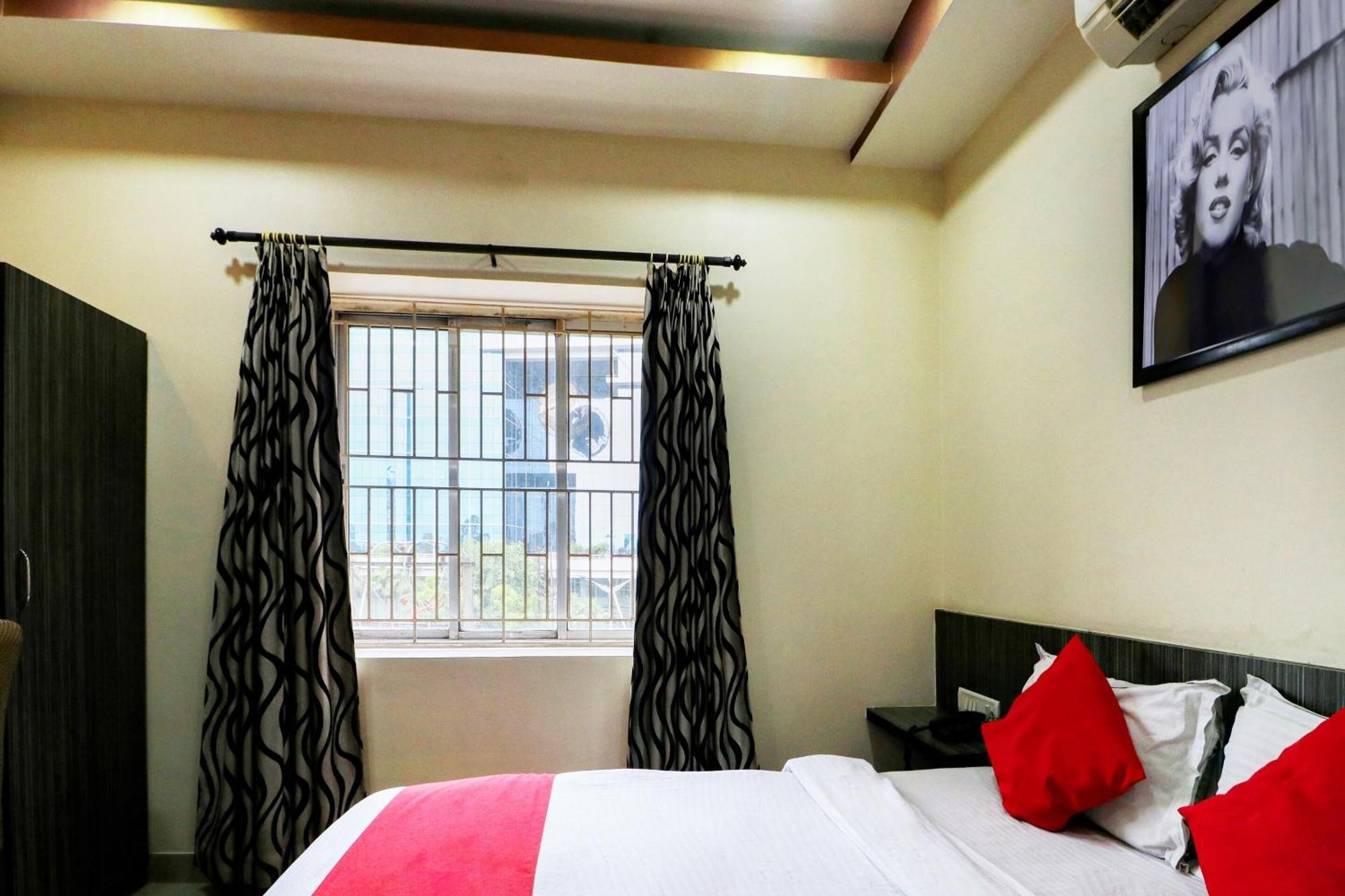 Oyo Flagship 1805 Hotel Star Delight Panchuria Bagian luar foto